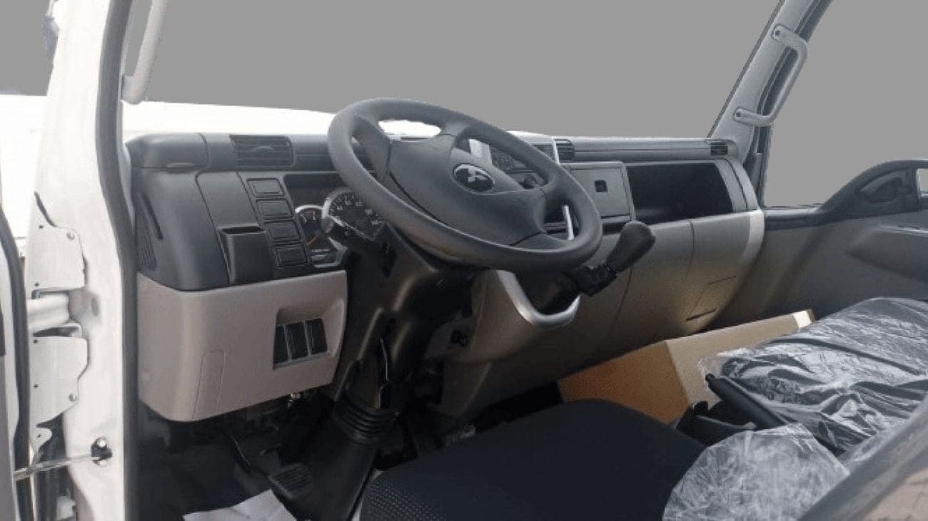 Mitsubishi Fuso Canter view 3